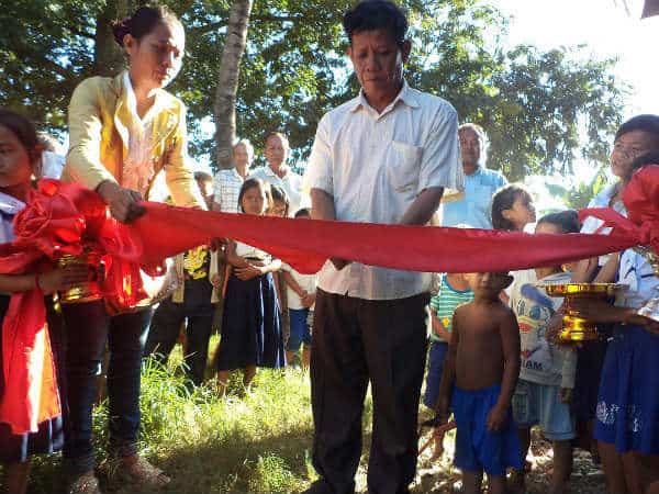 Ribbon cutting at Phare Ponleu Selpak