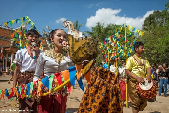 Khmer_dance_Kimlongmeng