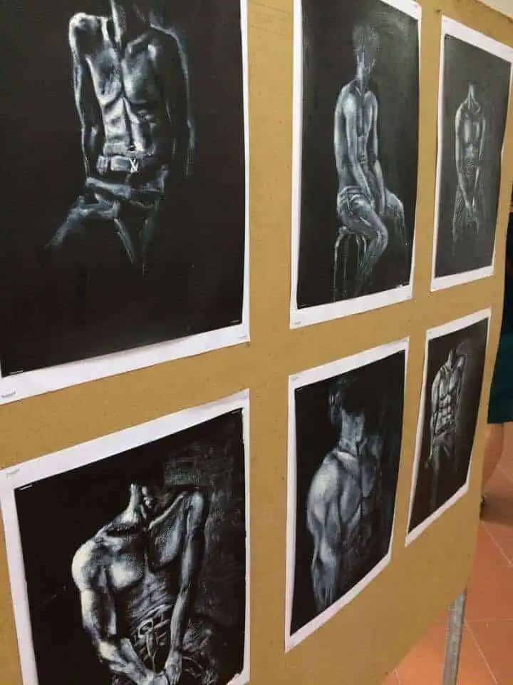 Phare visual arts - 6 black and white drawings of faceless male torsos