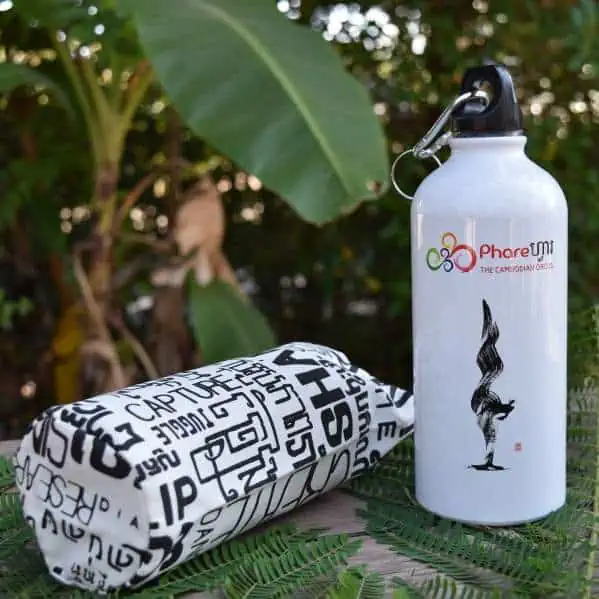 White Phare Circus Sports water bottle with black calligraphy handstand - white bag with black text art