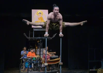 Phare Circus - Ponleu Samnang - balancing